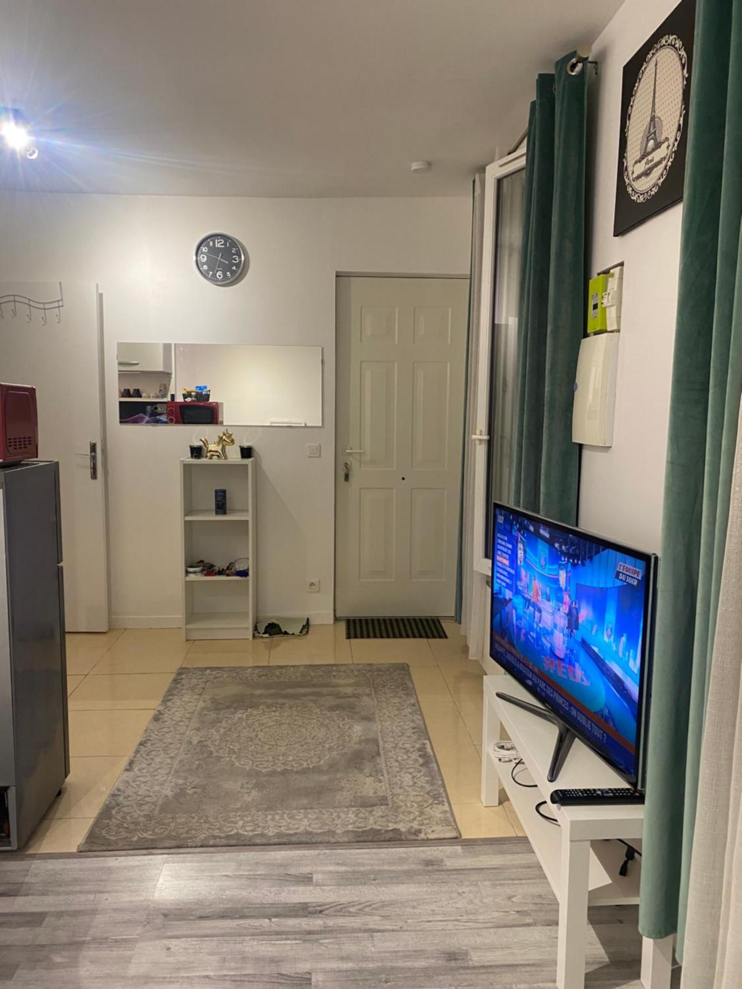 Appartement Paris Sud-porte De Mignon T2 250 M De Paris *